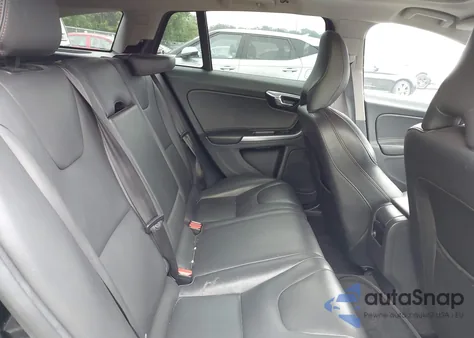 2016 Volvo V60 Cross Country Premier z USA, uszkodzony, nr VIN YV4612HKXG1018094